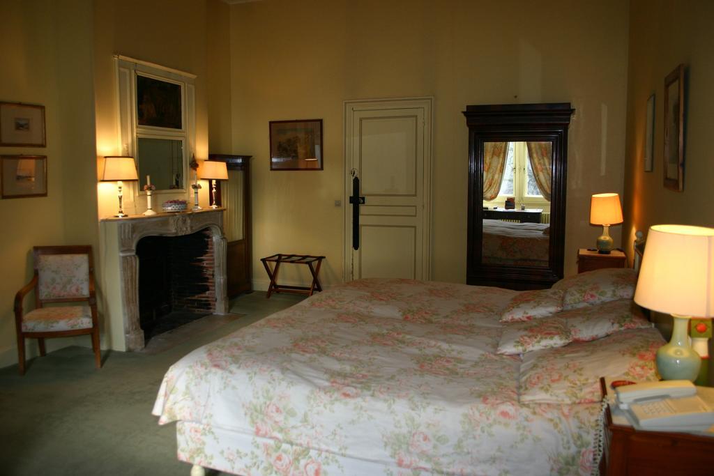 Chateau De La Verrerie Hotel Aubigny-sur-Nere Room photo