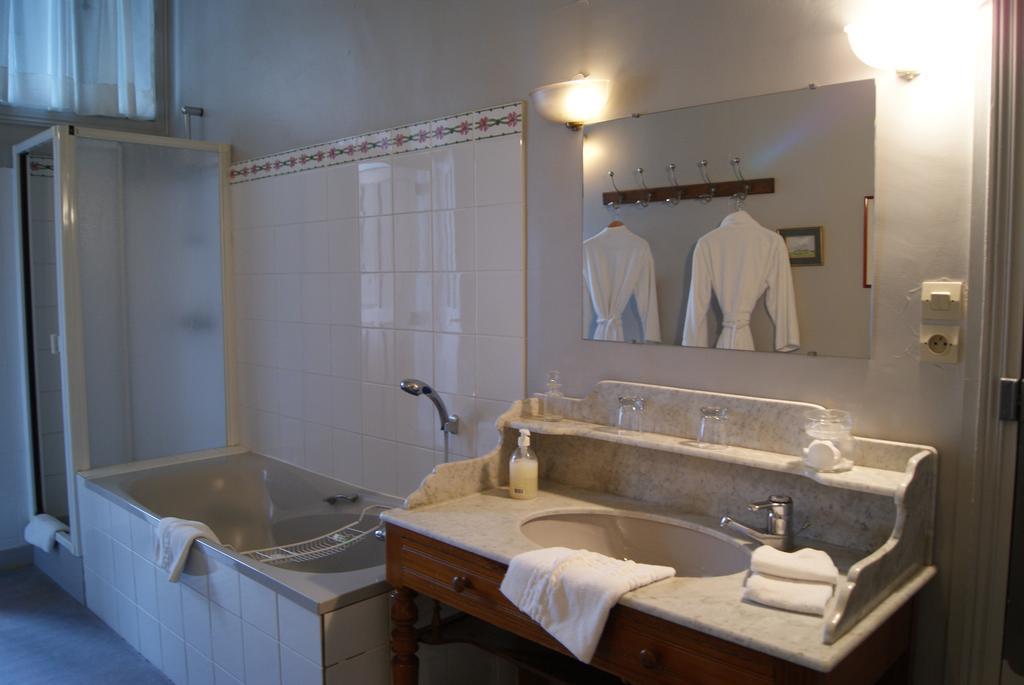 Chateau De La Verrerie Hotel Aubigny-sur-Nere Room photo